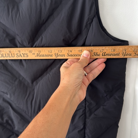 Athleta Black Puffer Vest – Women’s Size Small – Lightweight & Chic - Picture 6 of 6